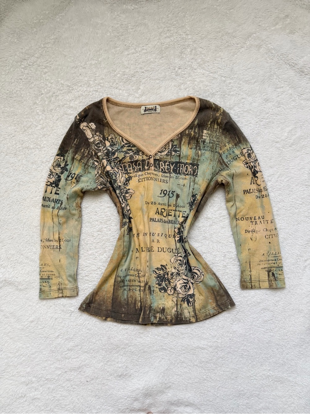 Early 2000s James J grunge 3/4 sleeve henley top